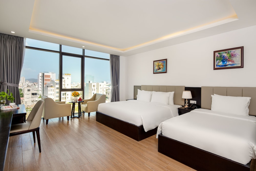 Deluxe Triple Room, City View - Photo 3