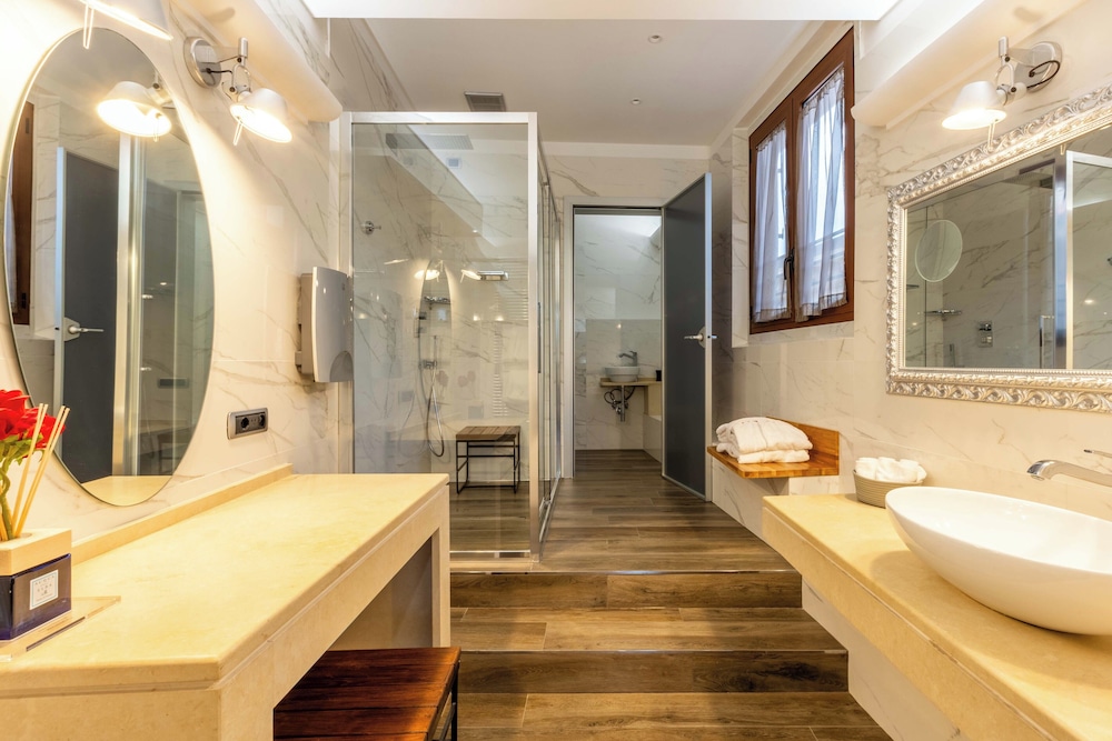 Junior Suite - Photo 12
