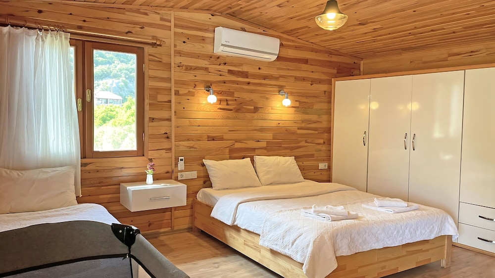 Deluxe Triple Room photo 2