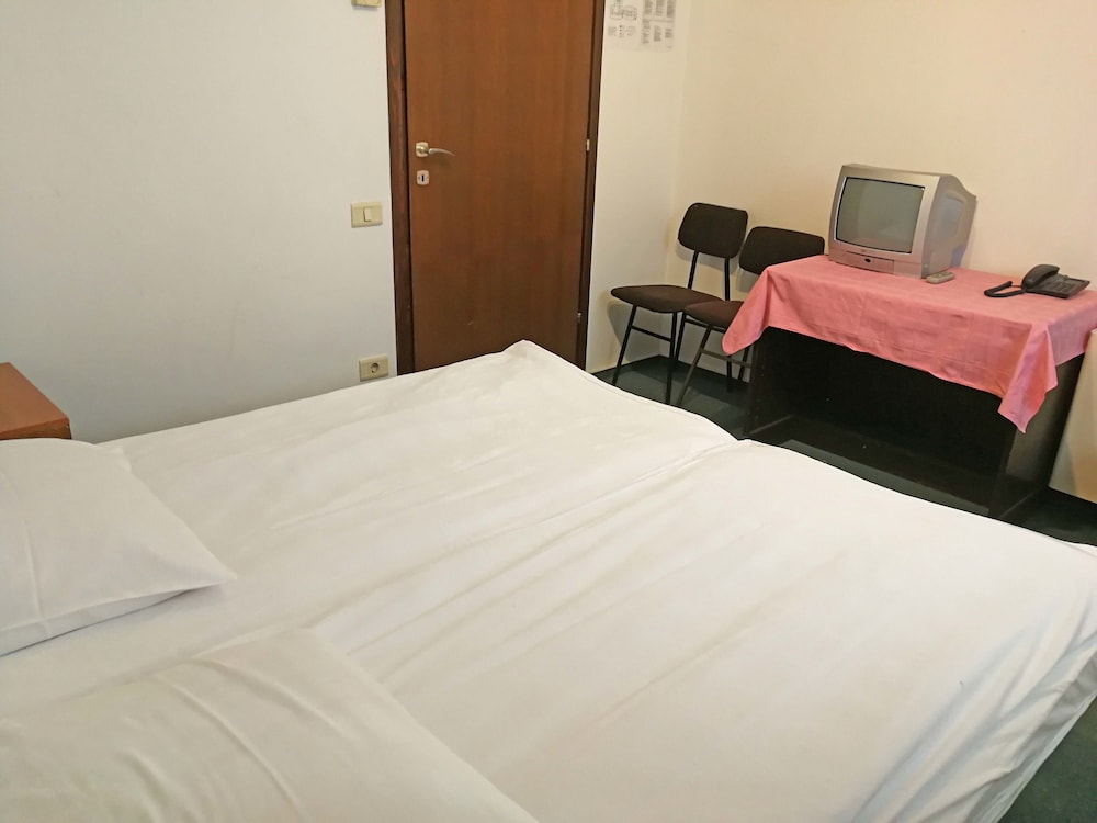Economy Double Or Twin Room photo 3