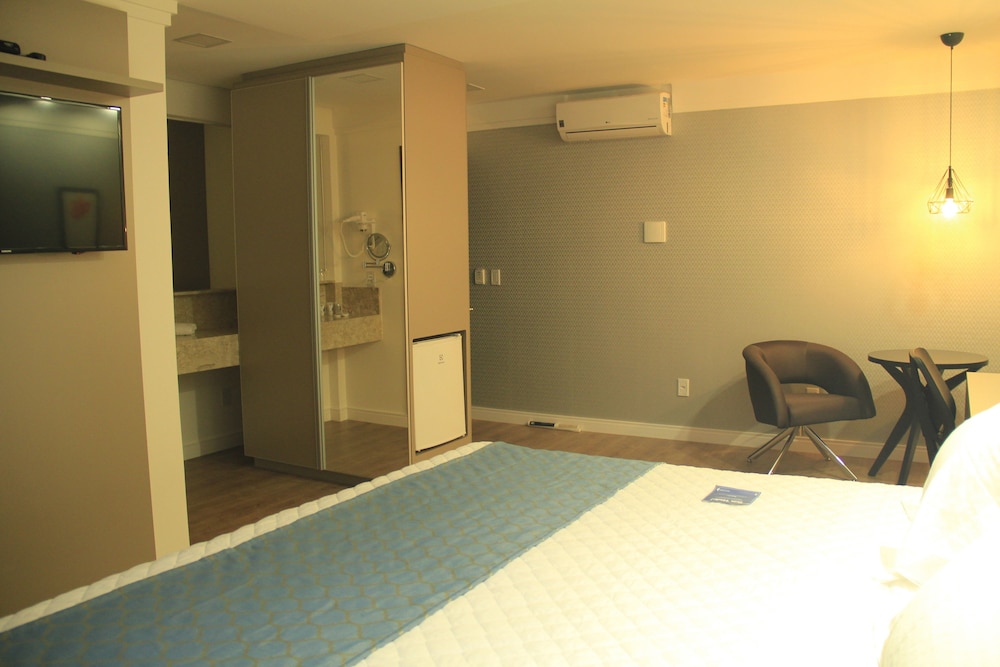 Premier Double Room, 1 King Bed, Non Smoking photo 1