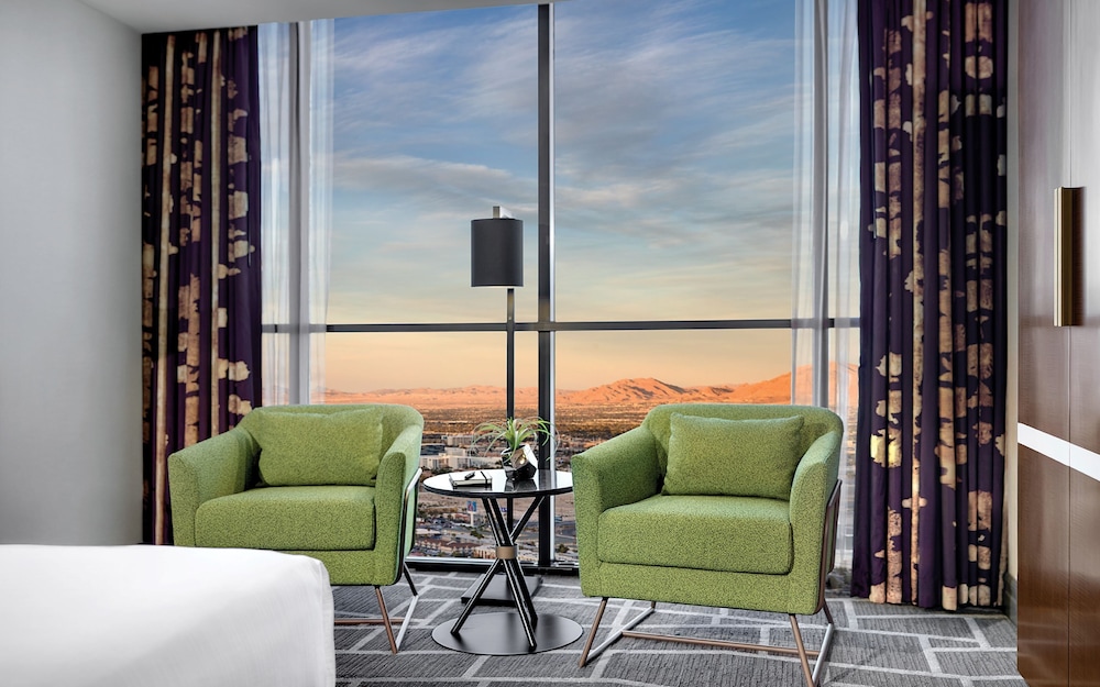 Tower Premier Two Queen Room - Photo 5