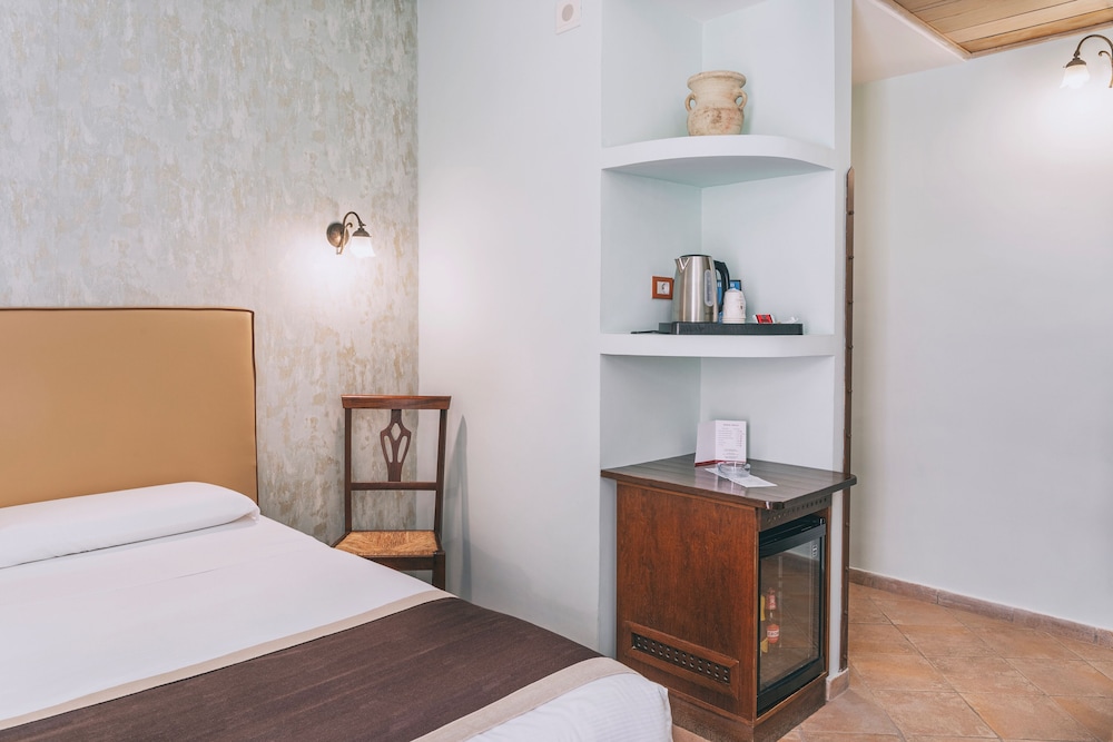 Standard Triple Room - Photo 6
