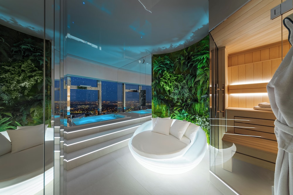 Luxury Penthouse with private spa