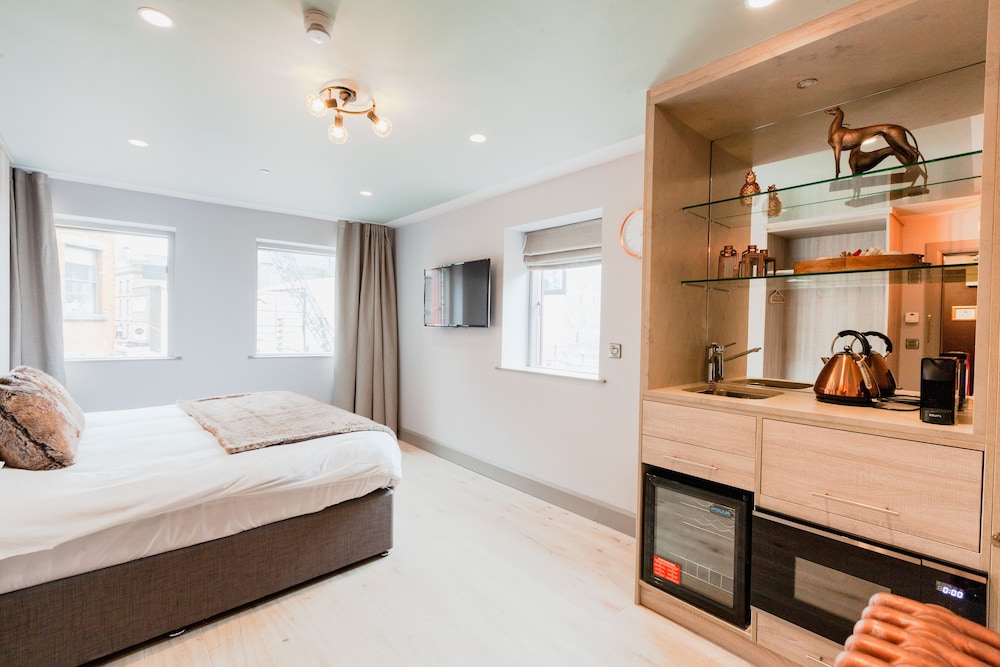 Suite (3) photo 1