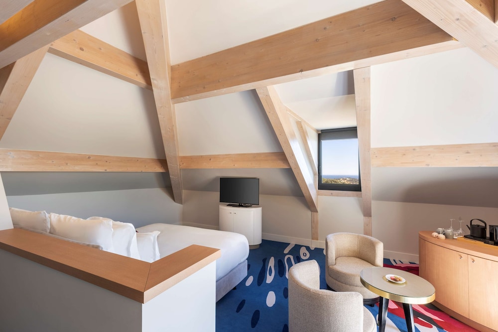 Junior Suite, 1 King Bed, Terrace, Sea View - Photo 3
