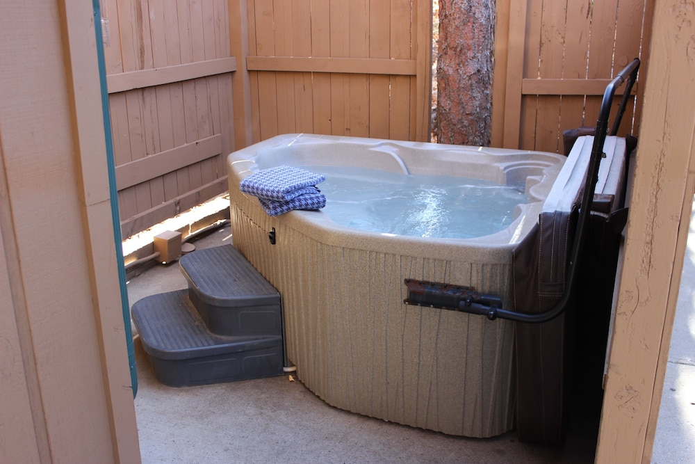 Studio, 1 Queen Bed, Hot Tub