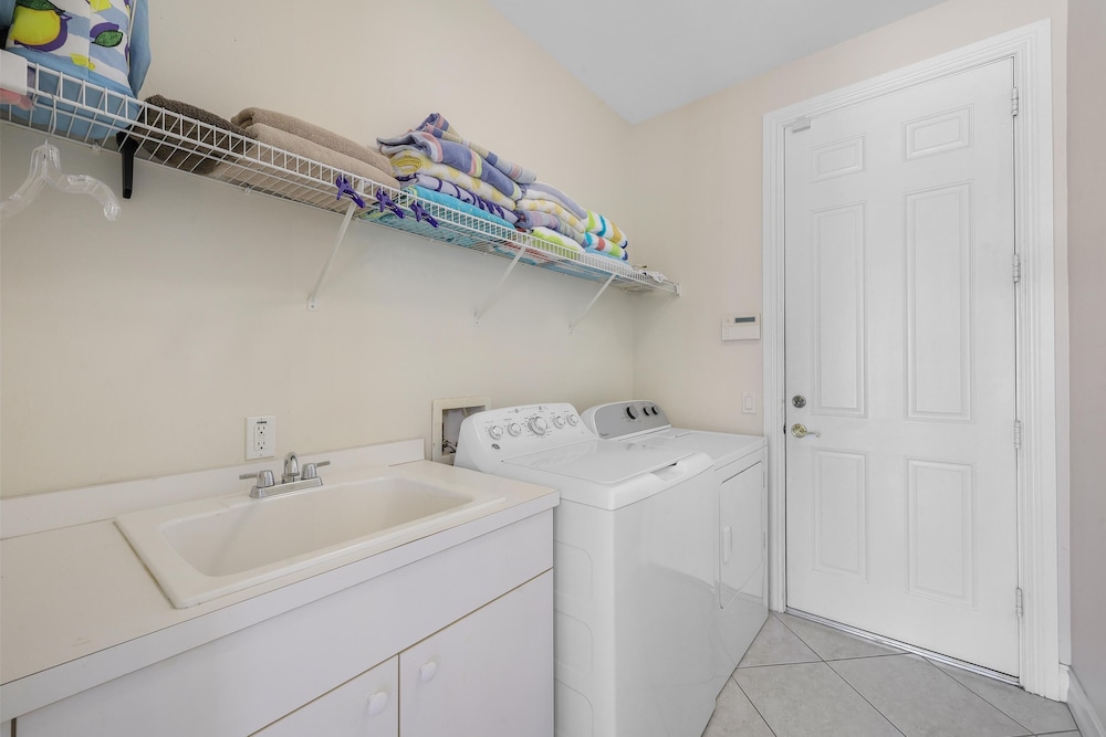 House, 2 Queen Beds, Patio, Mountain View