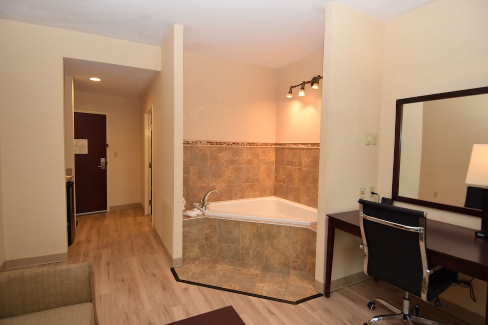 Superior Suite, Jetted Tub