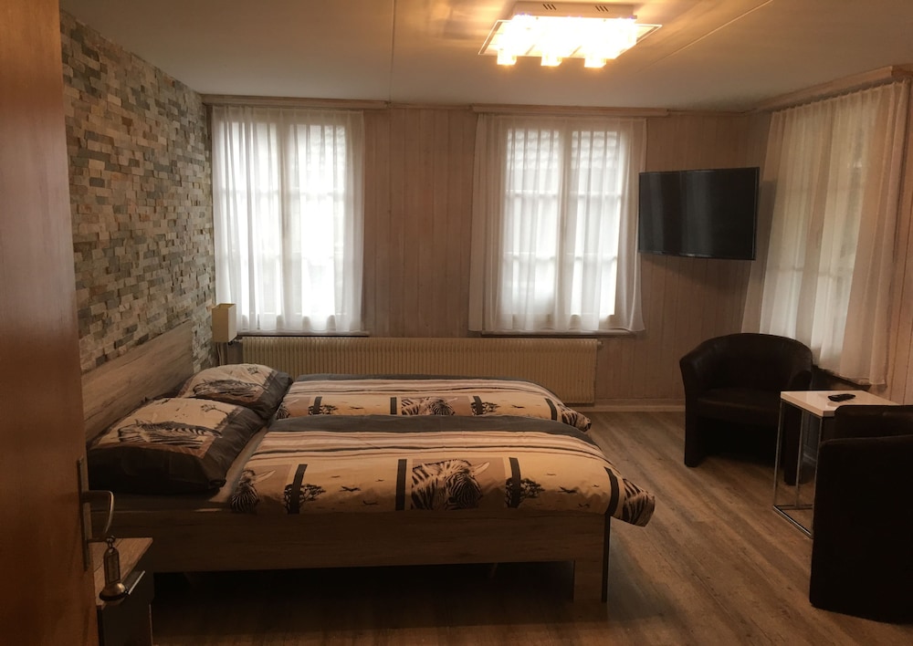 Economy Double Room photo 2