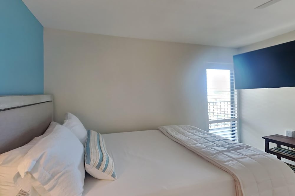 Condo, Multiple Beds, Balcony, Beach View (T3 512 - No Pets)