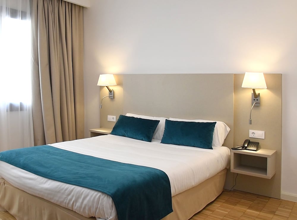 Deluxe Double Room Single Use, Balcony