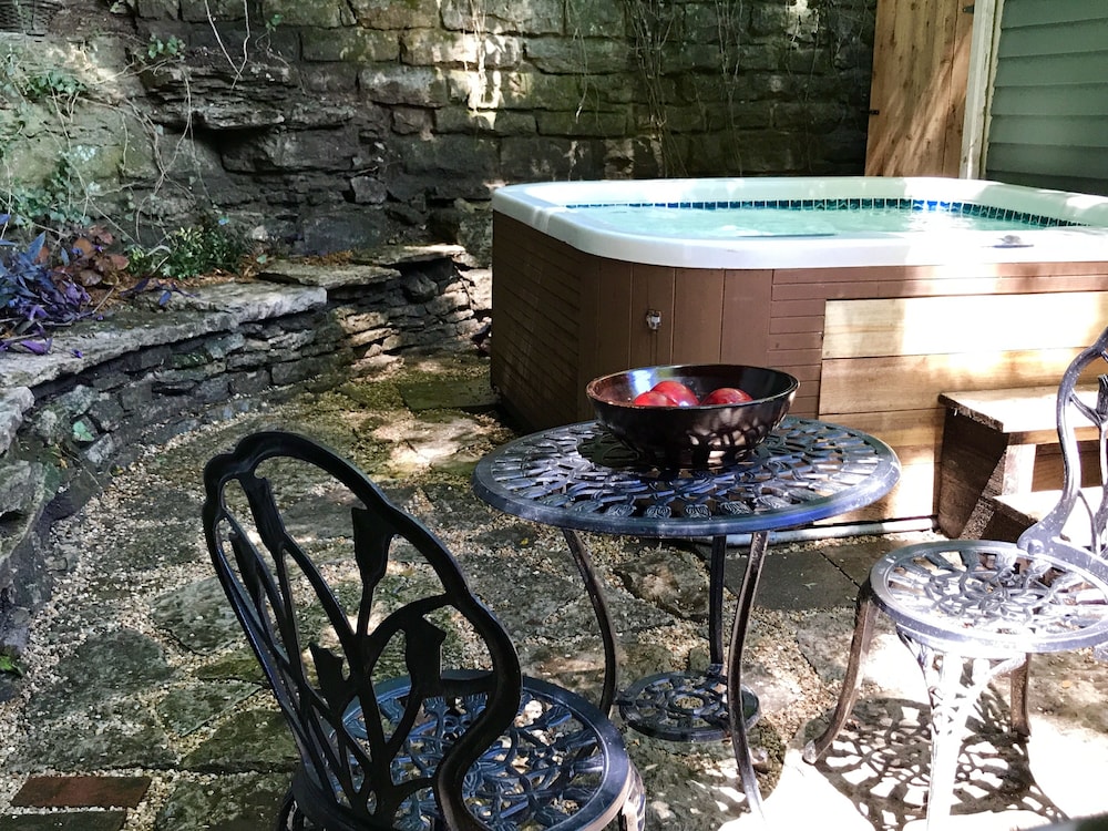 Shagrila Spring House (with Hot Tub in private garden) photo 3