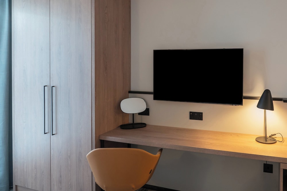 Standard Room, 1 Double Bed, Accessible (Standalone Shower) - Photo 4
