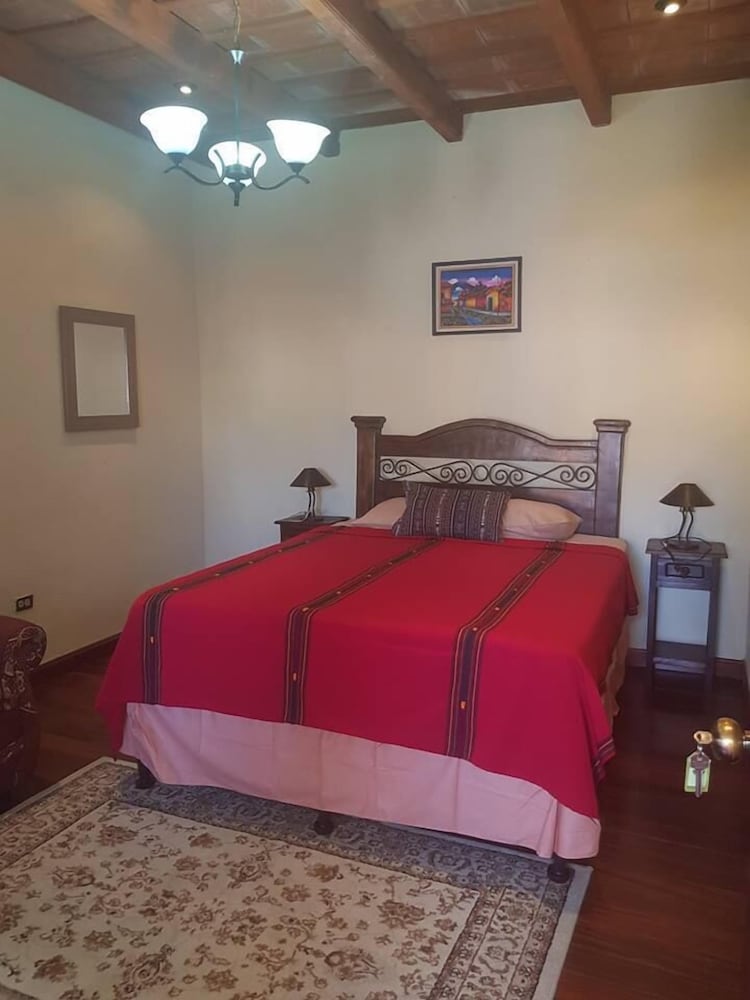 Deluxe Room, 1 Queen Bed, Non Smoking photo 1