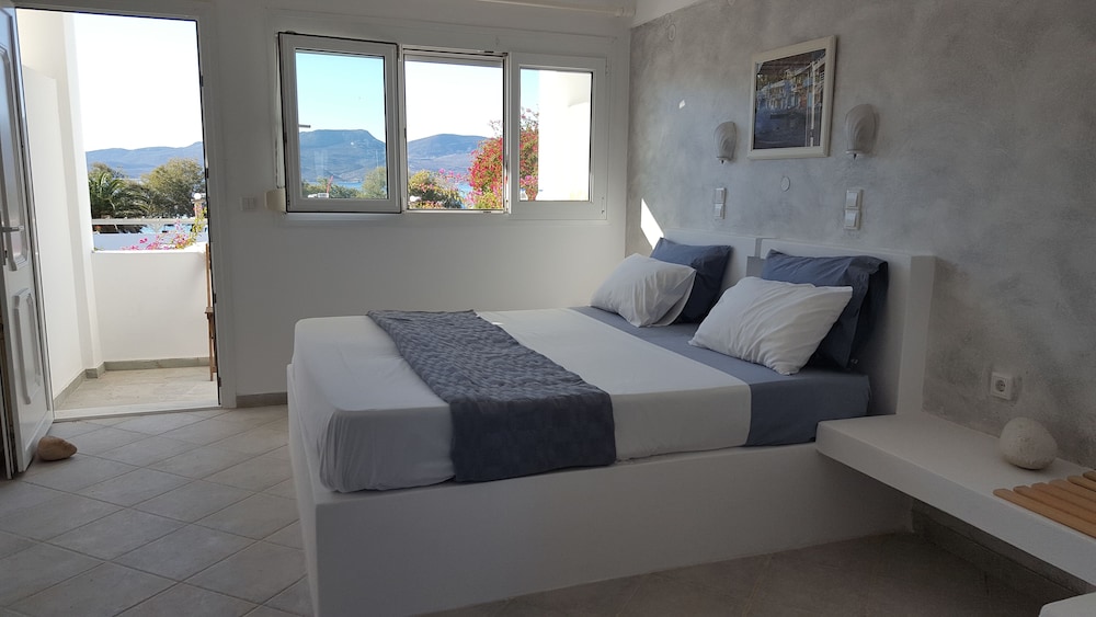 Deluxe Double Room, 1 King Bed, Sea View photo 2