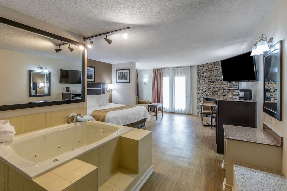 Suite, 1 King Bed, Non Smoking, Fireplace (No Pets) photo 3