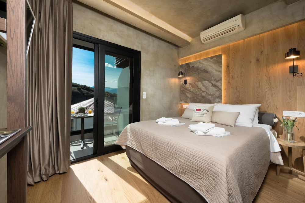 The Mountain Room photo 1