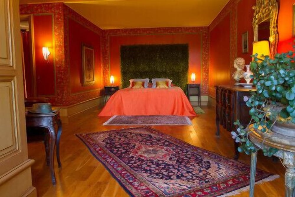 Suite (Papillon Rouge) photo 1
