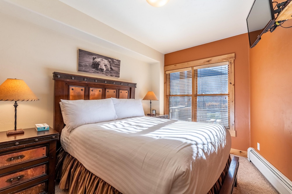 Condo, 2 Bedrooms photo 3