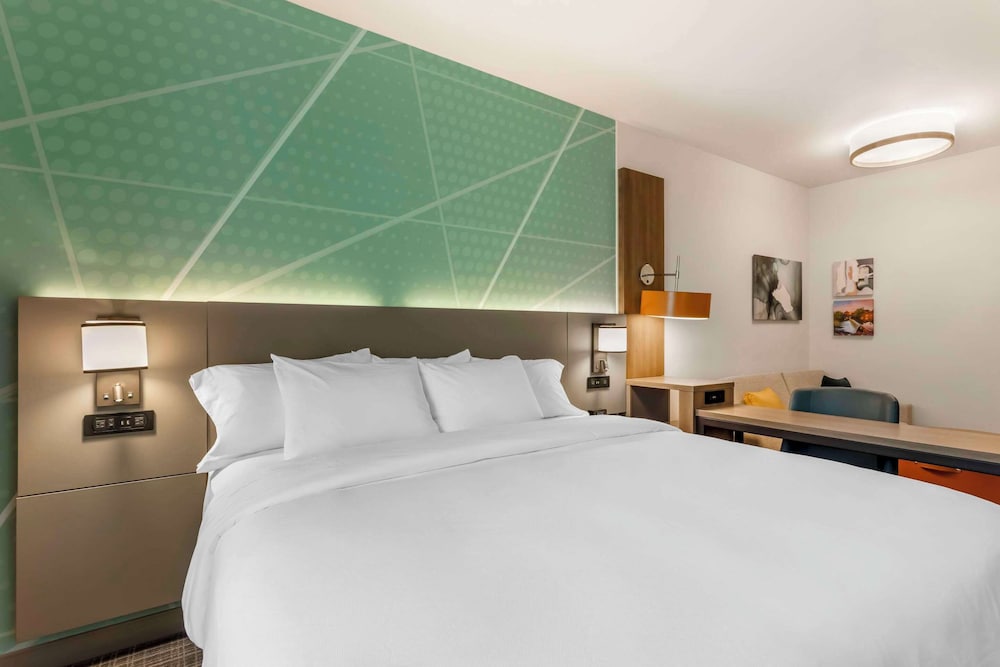 Suite, 1 King Bed (Handicapped Impaired)