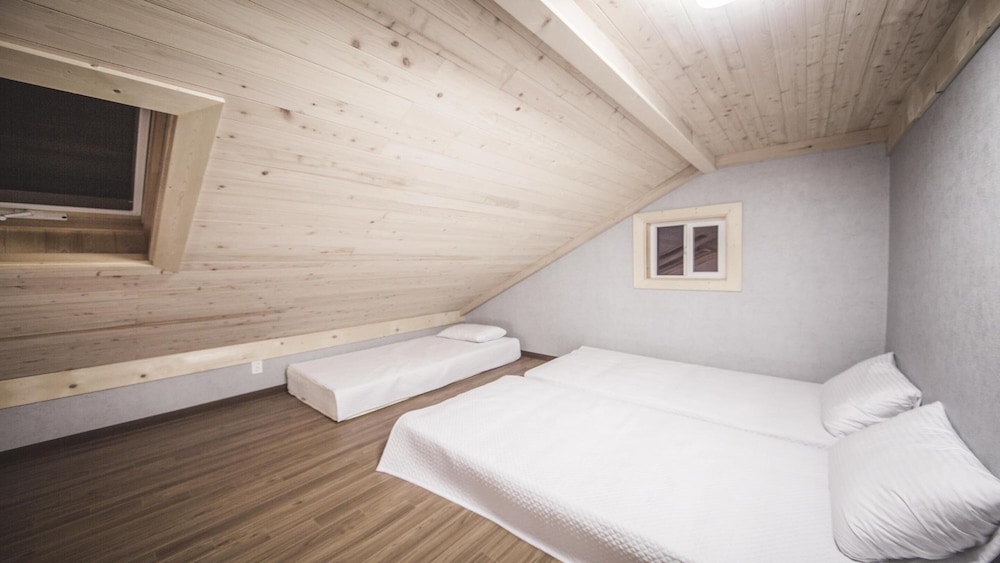 Basic Room, 1 Bedroom (복층 B-2)