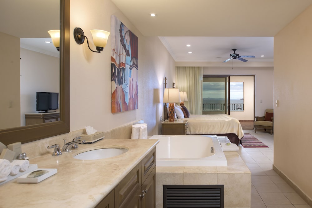 Luxury Suite, 1 Bedroom, 1 Free 25min Massage