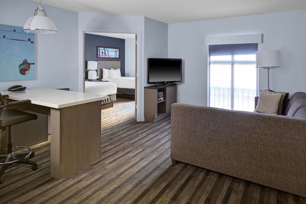 Suite, 2 Bedrooms - Photo 4