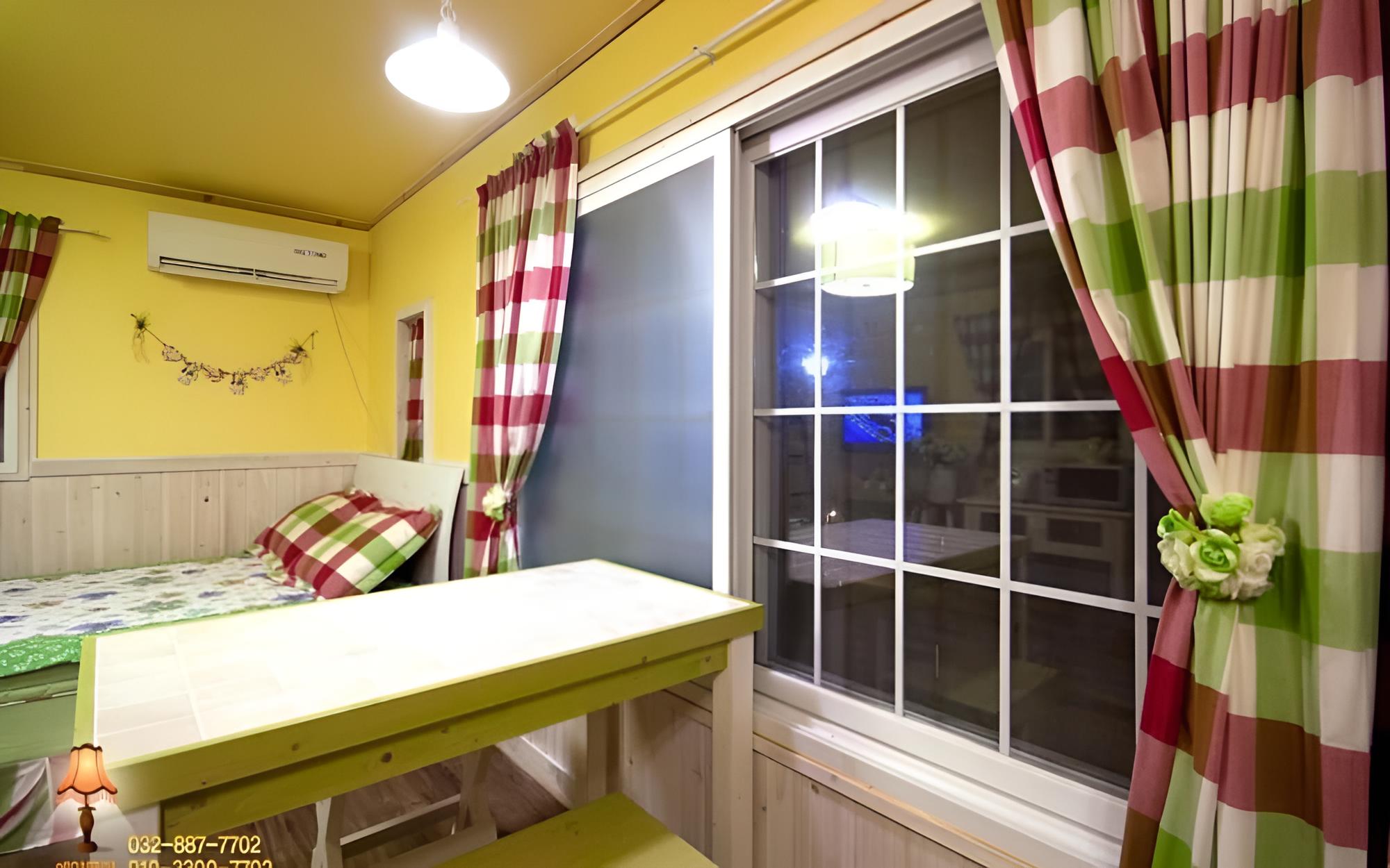 Room (Leo (Annex))