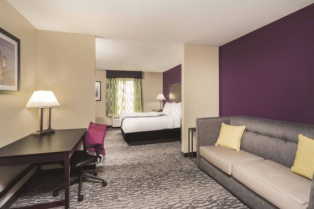 Deluxe Room, 1 King Bed, Non Smoking - Photo 1