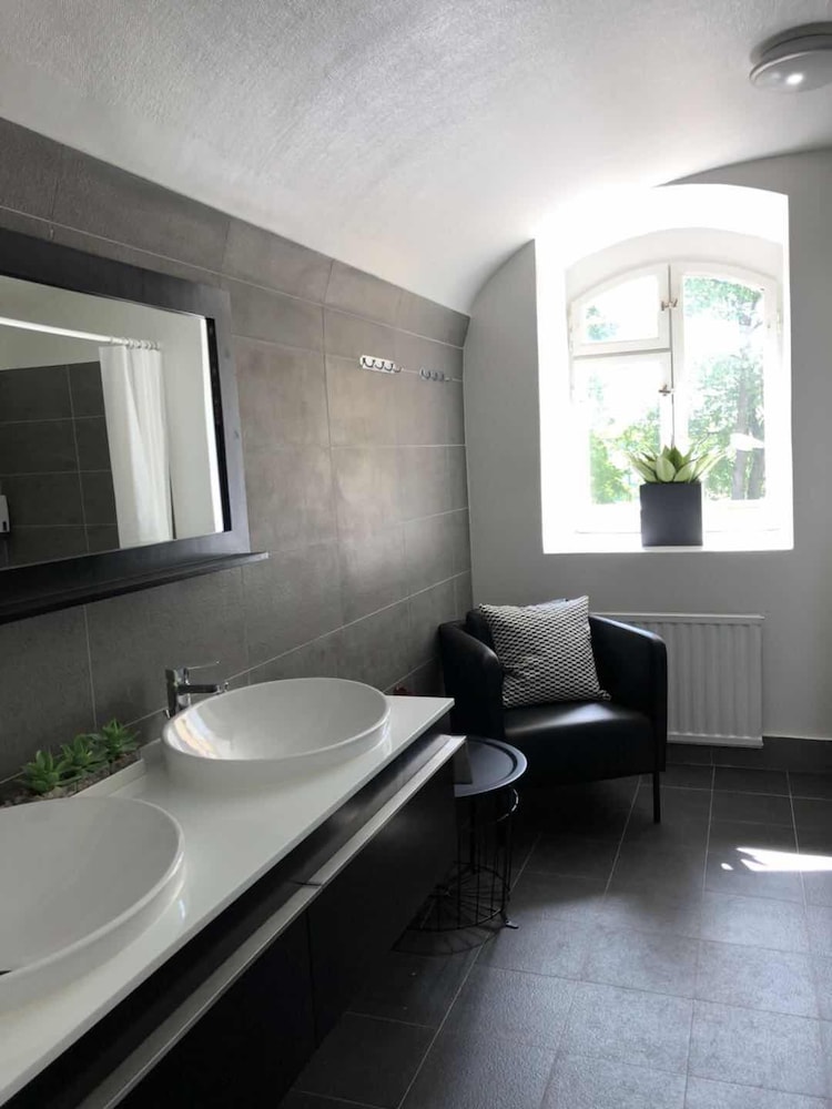 Basic Double Room, Shared Bathroom, Park View photo 2