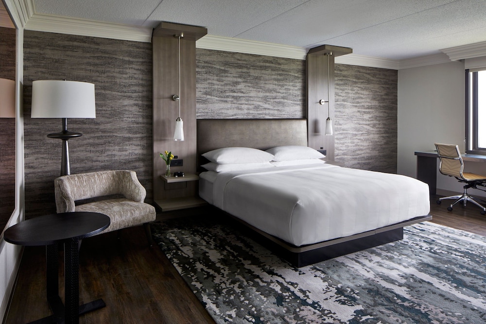 Room, 1 King Bed (Hearing Accessible) - Photo 1