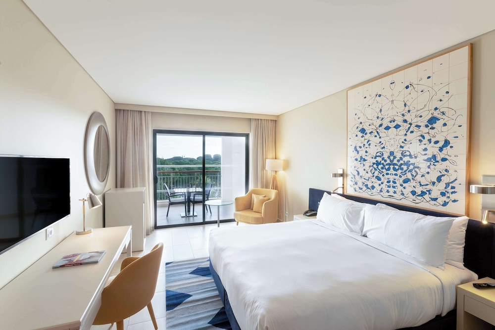 Deluxe Room, 1 King Bed, Golf View - Photo 1