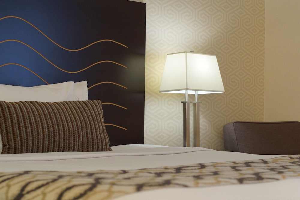 Suite, 1 Queen Bed, Non Smoking - Photo 2