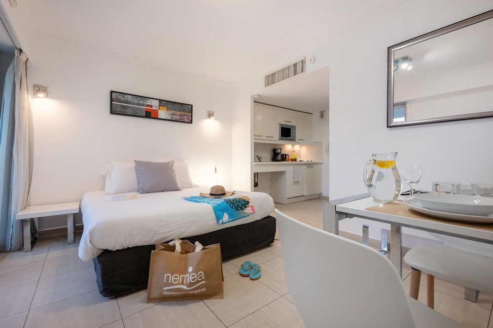 Standard Studio, 1 Queen Bed