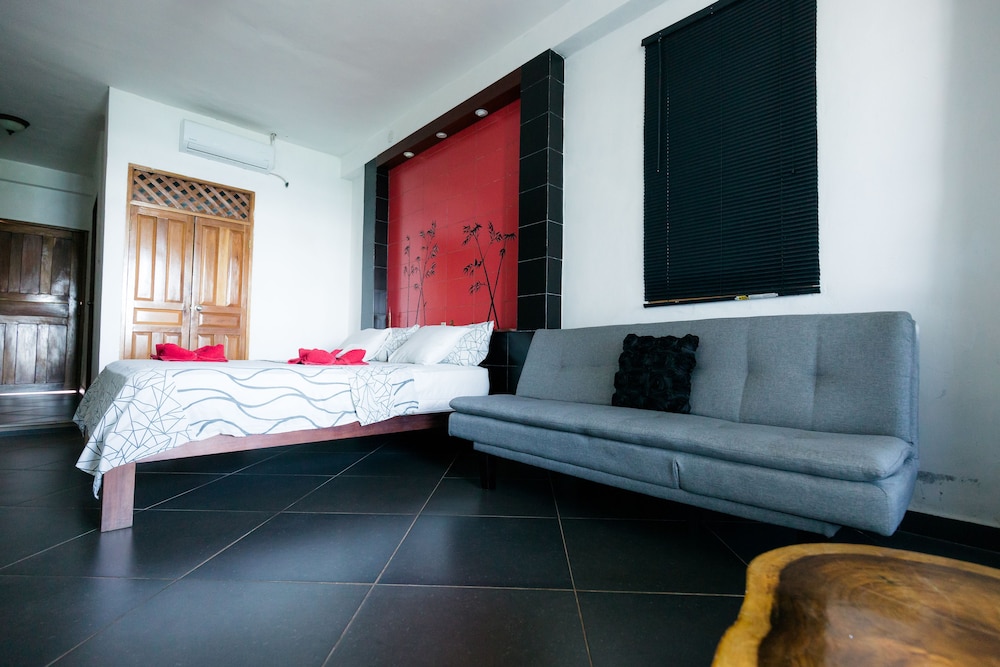 Design Double Room, 1 King Bed with Sofa bed, Non Smoking (Acacia) photo 2