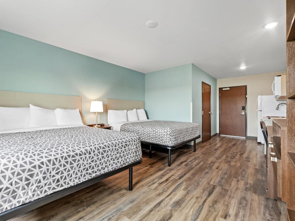Standard Room, 2 Queen Beds, Non Smoking photo 2