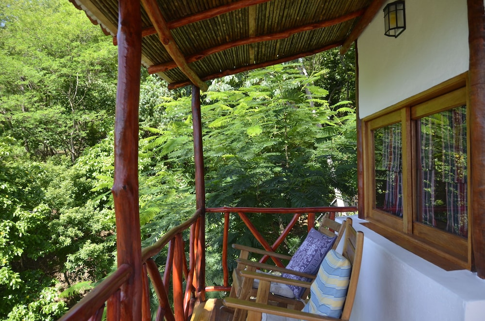 Junior Cabin, 1 Queen Bed, Balcony, Bay View photo 3