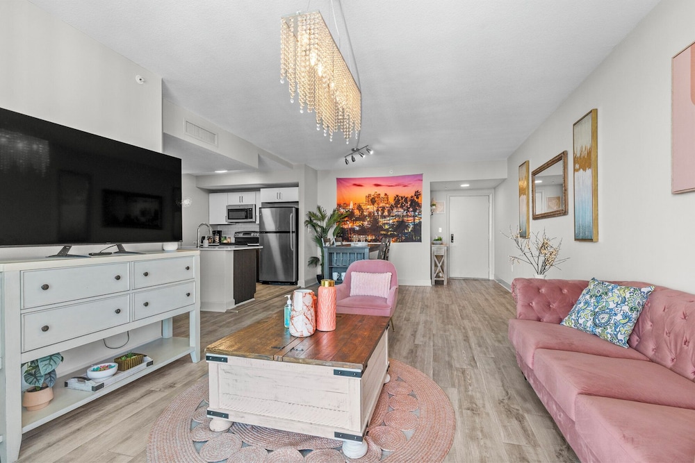 Deluxe Condo, 2 Bedrooms, City View photo 2