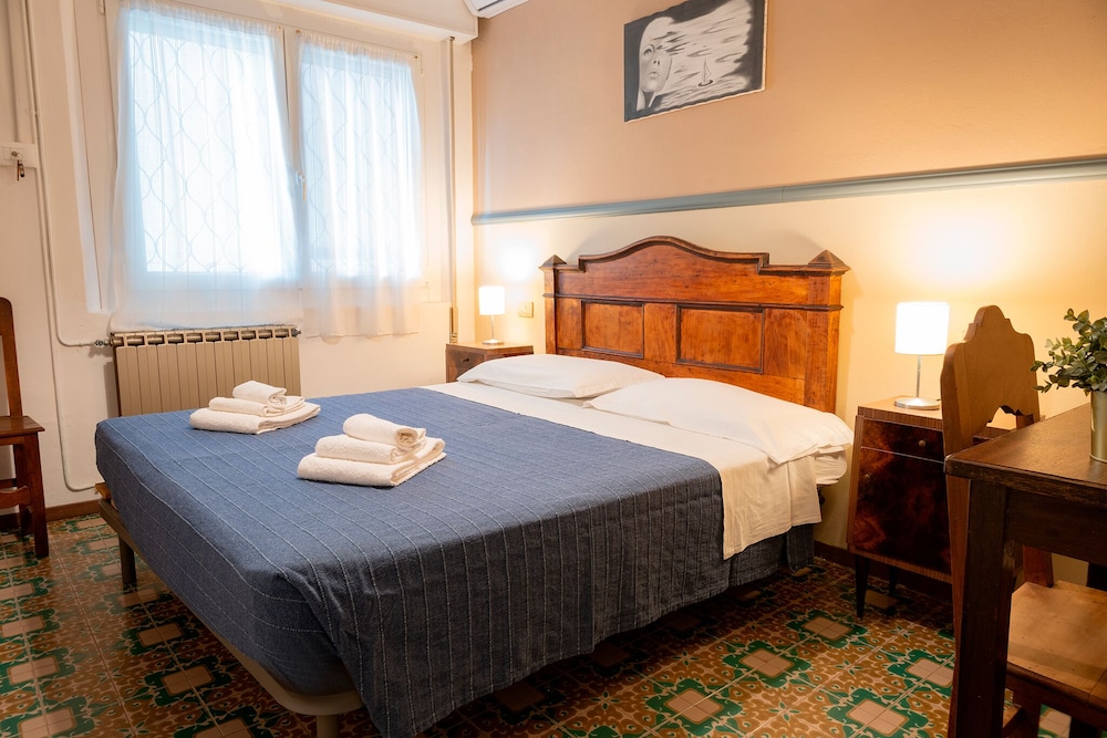 Double or Twin Room photo 3