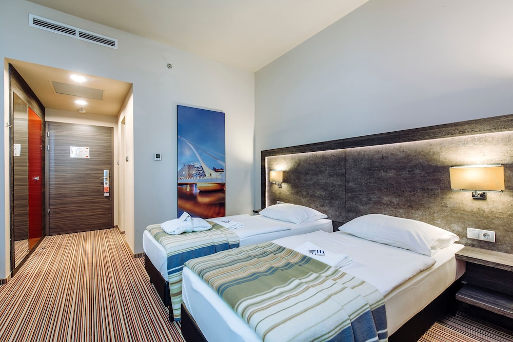 Superior Double room Street View photo 3