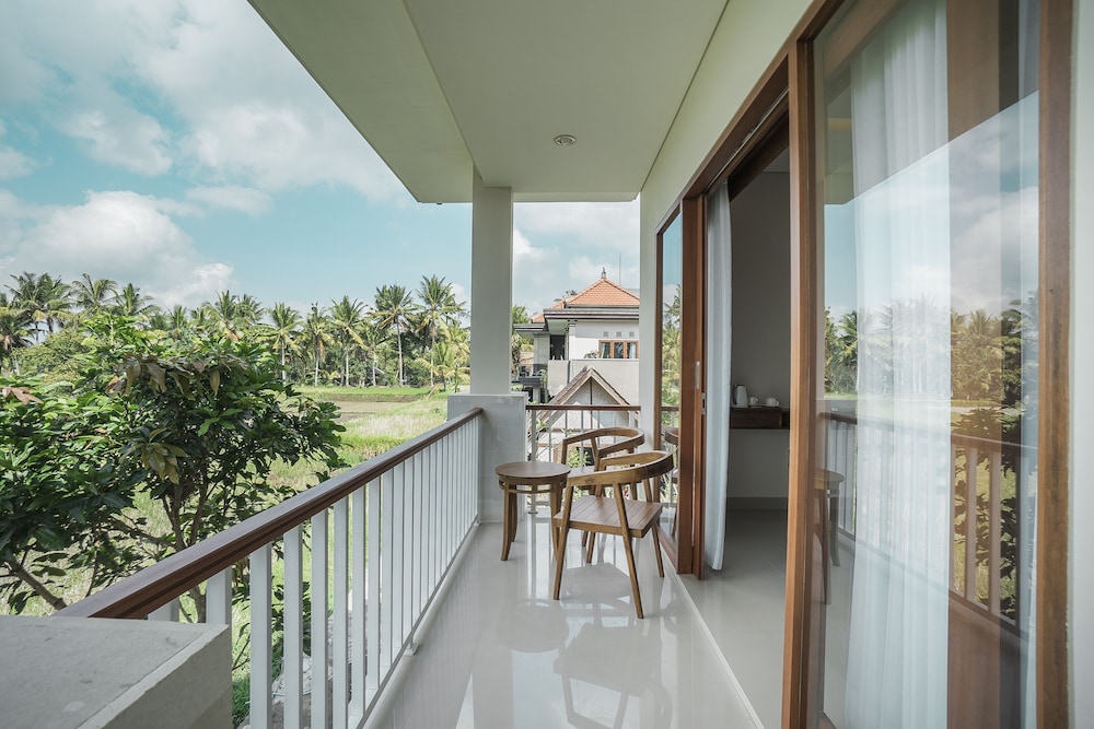 Deluxe Room, Balcony - Photo 9