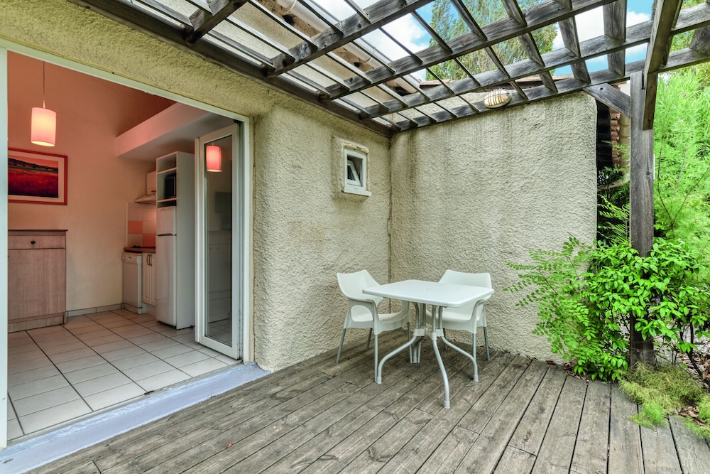 Standard Apartment, 2 Bedrooms - Photo 8