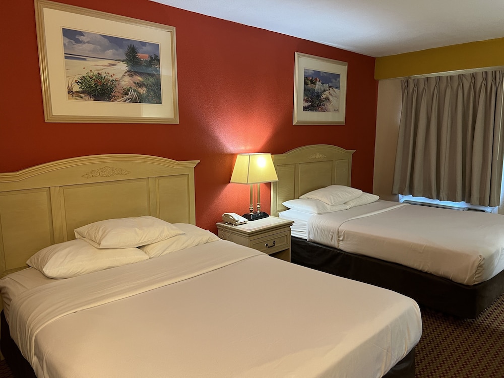 Room, 2 Queen Beds, Non Smoking photo 1