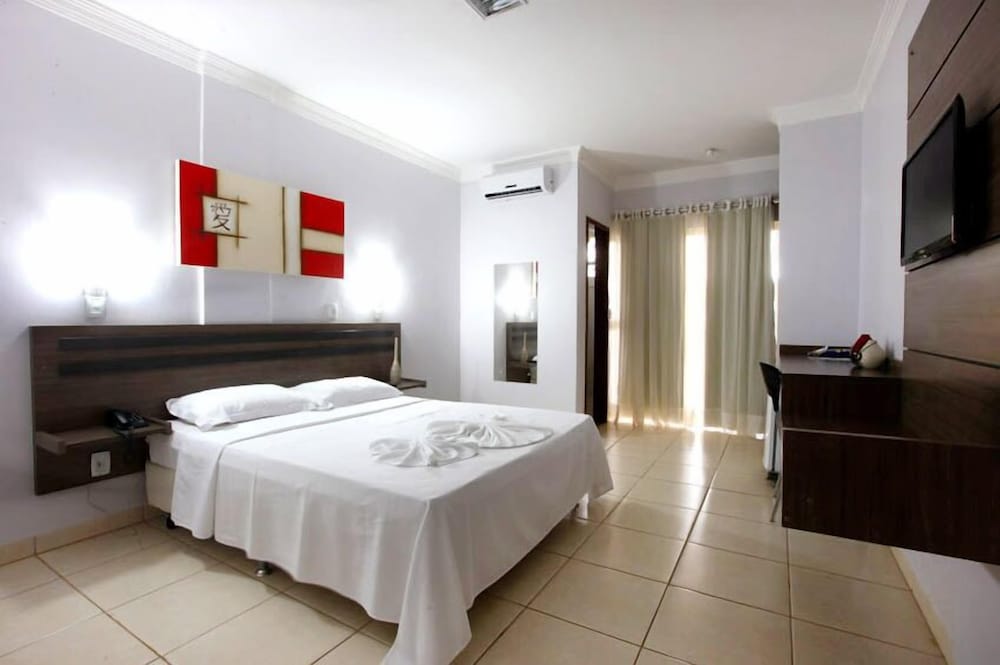 Deluxe Room, 1 King Bed photo 3