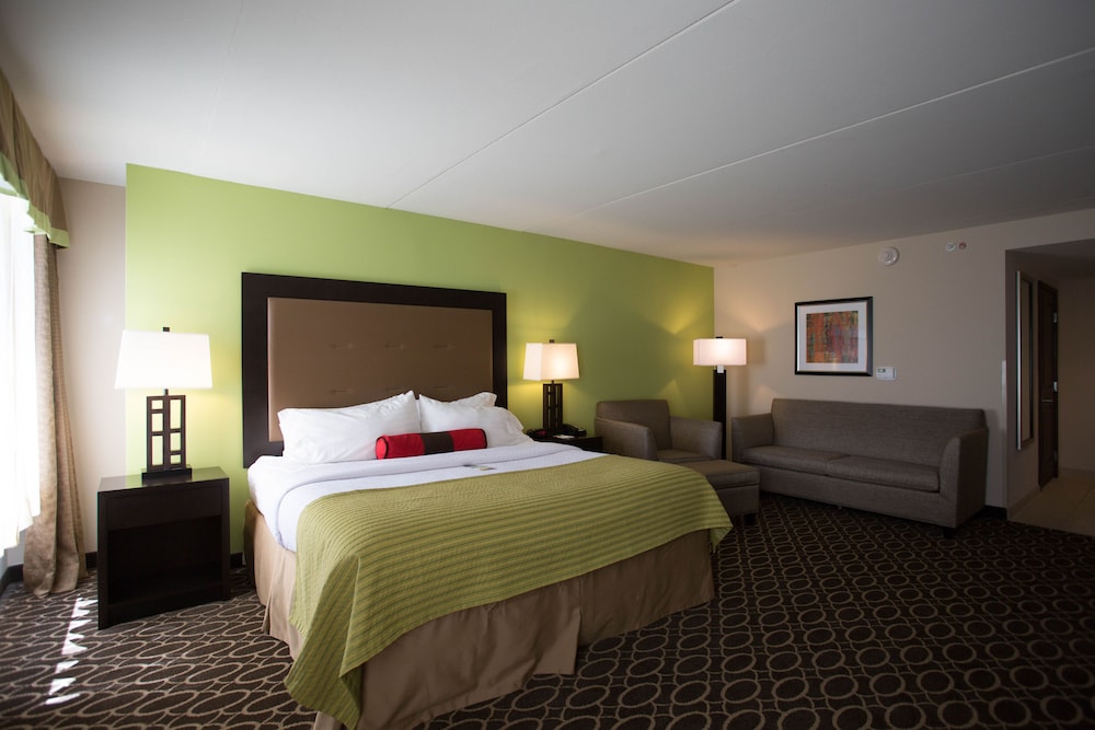 King Upgrade Accessible w/ Tub and Full Sofa Sleeper photo 2