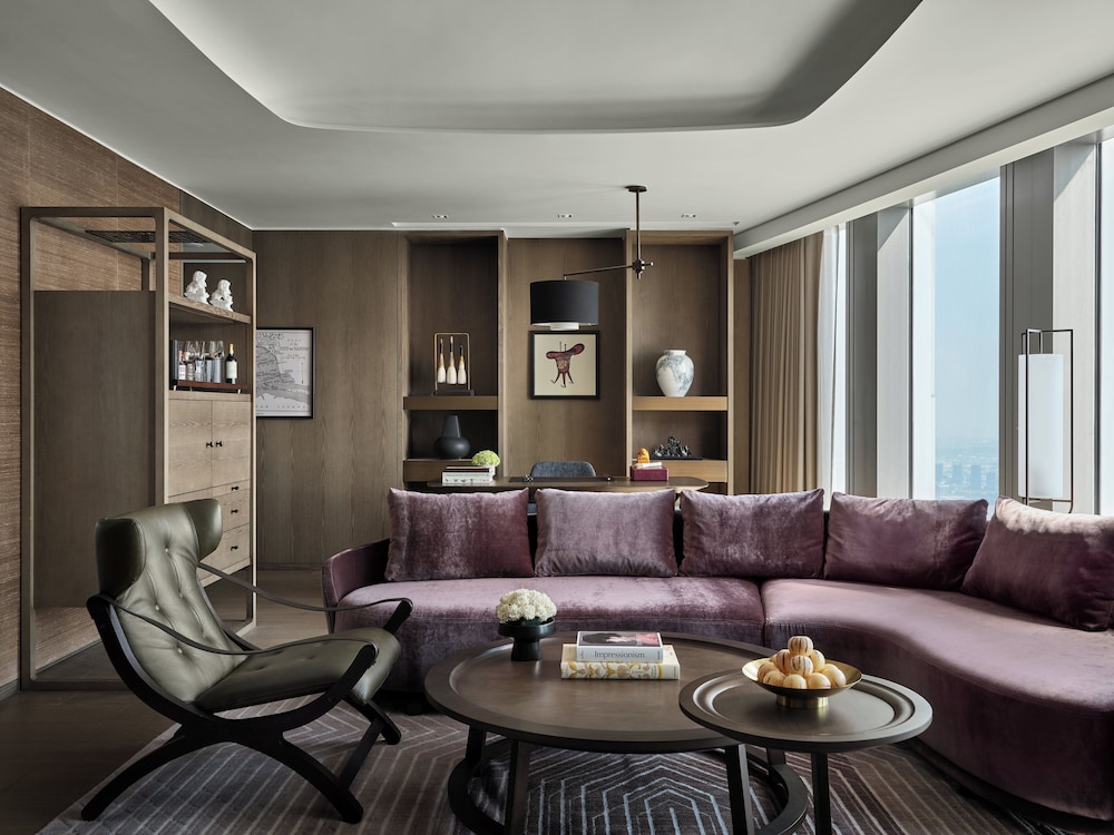 Manor Suite Canton Tower View