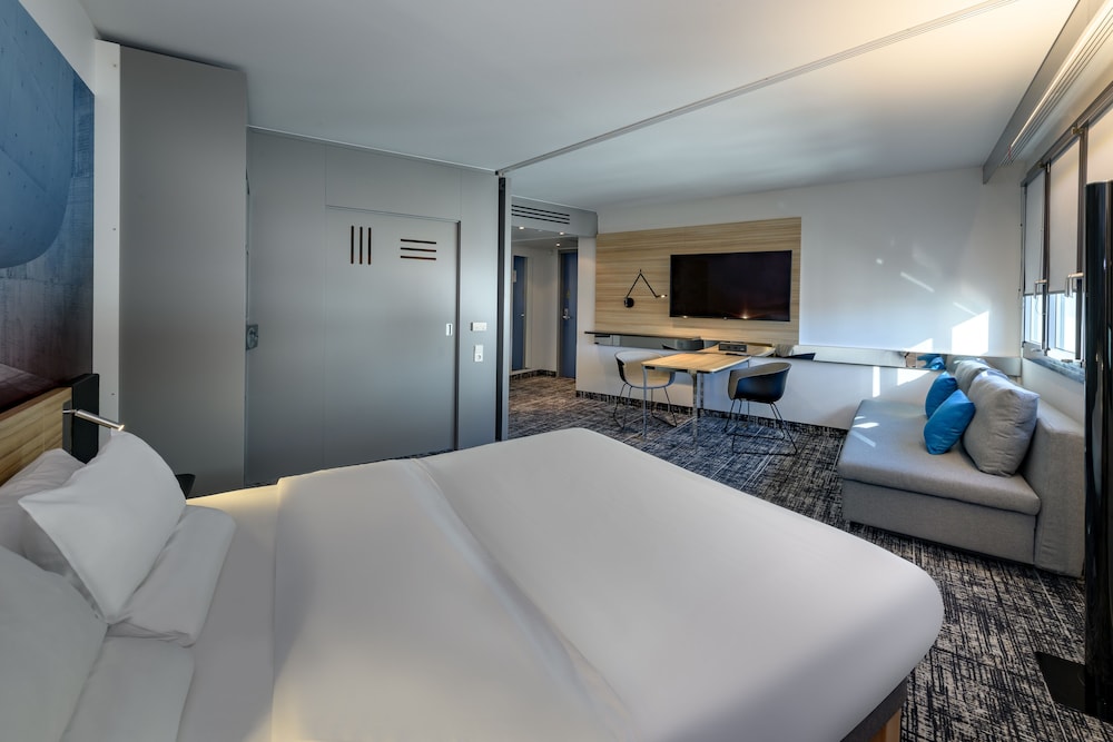 Standard Suite, 1 Double Bed with Sofa bed, Accessible, Kitchenette photo 2