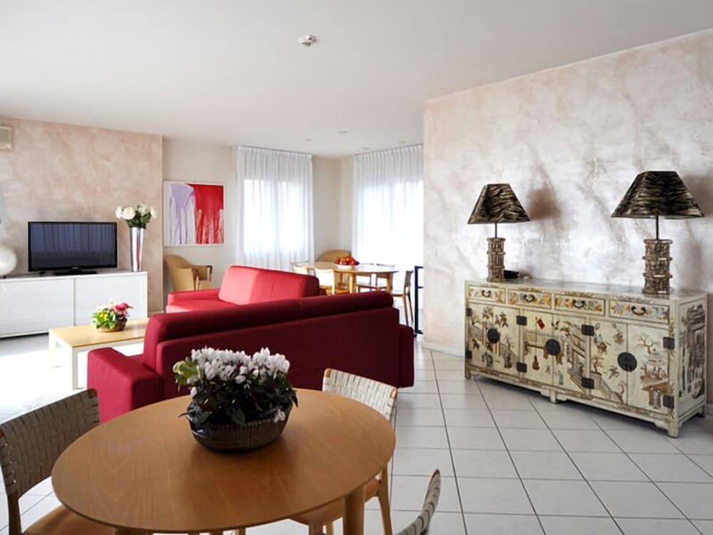 Luxury Apartment photo 2