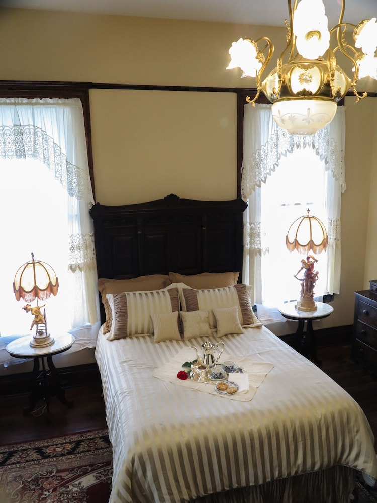 Traditional Double Room, Ensuite (Victorian Chamber Room)